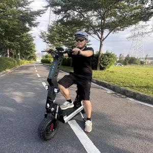 13 INCH Max Loading 200KG Manufacturer Factory China Motor 4000W 2 Tubless Top E Scooter OEM ODM