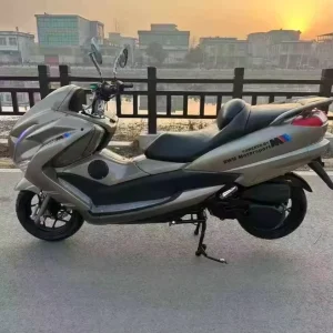 Maxi scooter Luxury Gold Edition National IV EFI Ideal for Long distance Travel Stable Performance Stylish and Aggressive