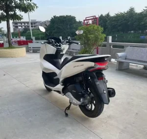 Urban Commuter 150cc Gas Scooter for Commuting Durable and Efficient Motorcycle