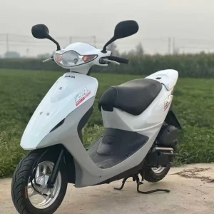 Z4 50cc 4 Stroke Water Cooled Scooter Fuel Efficient Gas Powered Commuter Bike for Urban Rides